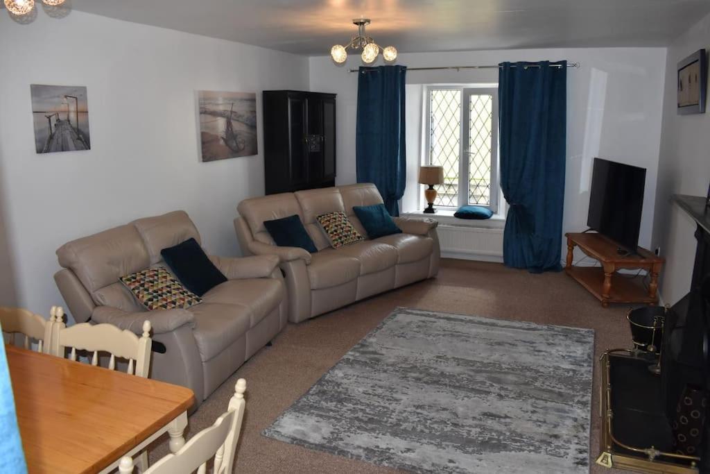 Seaside 3 Bed Killybegs Property On Main Street Exterior photo